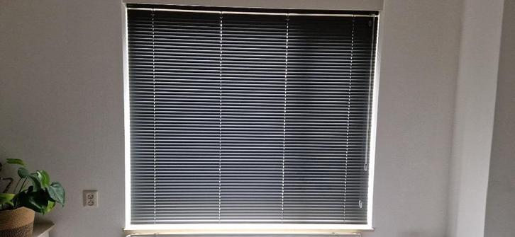 Te koop jaloezie, Huis en Inrichting, Stoffering | Gordijnen en Lamellen, Zo goed als nieuw, 100 tot 150 cm, 150 tot 200 cm, Grijs