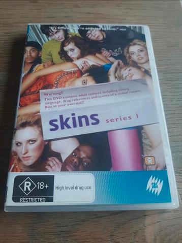 Skins Series 1 dvd box.
 beschikbaar voor biedingen