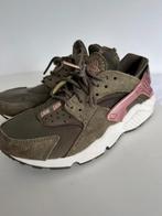 Nike Huarache zgan khaki leren sneakers 38, Kleding | Dames, Schoenen, Nike, Ophalen of Verzenden, Groen, Sneakers of Gympen