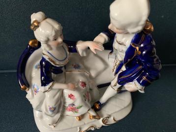 Een prachtig brocante porseleinen Oostenrijks beeld  beschikbaar voor biedingen