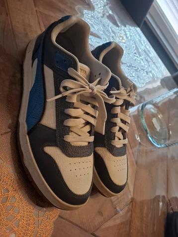 Puma sneakers beschikbaar voor biedingen