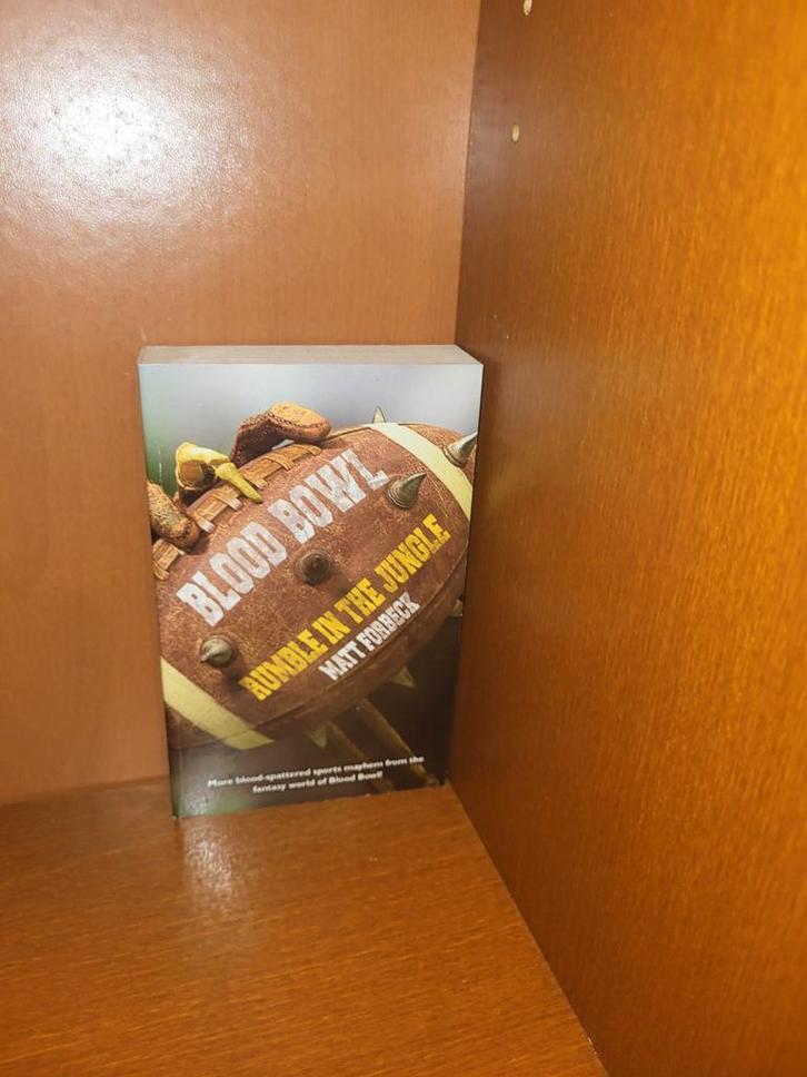 Blood Bowl: Rumble in the Jungle - Matt Forbeck, Boeken, Fantasy, Zo goed als nieuw, Ophalen of Verzenden