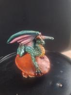 Draak op paddenstoel beeldje, Ophalen of Verzenden, Zo goed als nieuw, Fantasy