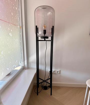 Vloerlamp / Staande lamp beschikbaar voor biedingen