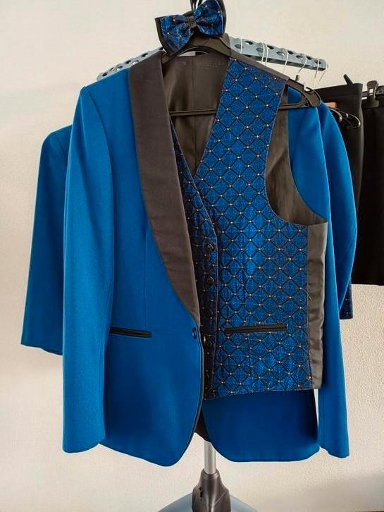 2x herencolbert en 2x driedelig dames mantelpakje, Kleding | Heren, Kostuums en Colberts, Gedragen, Maat 46 (S) of kleiner, Blauw