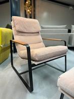 Als nieuw Leolux Fauteuil Met Poef Lucir stof Design stoel, Huis en Inrichting, Leolux, 75 tot 100 cm, Ophalen of Verzenden, Stof