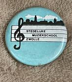 Button Stedelijke Muziekschool Zwolle, Verzamelen, Speldjes, Pins en Buttons, Ophalen of Verzenden, Gebruikt, Stad of Land, Button