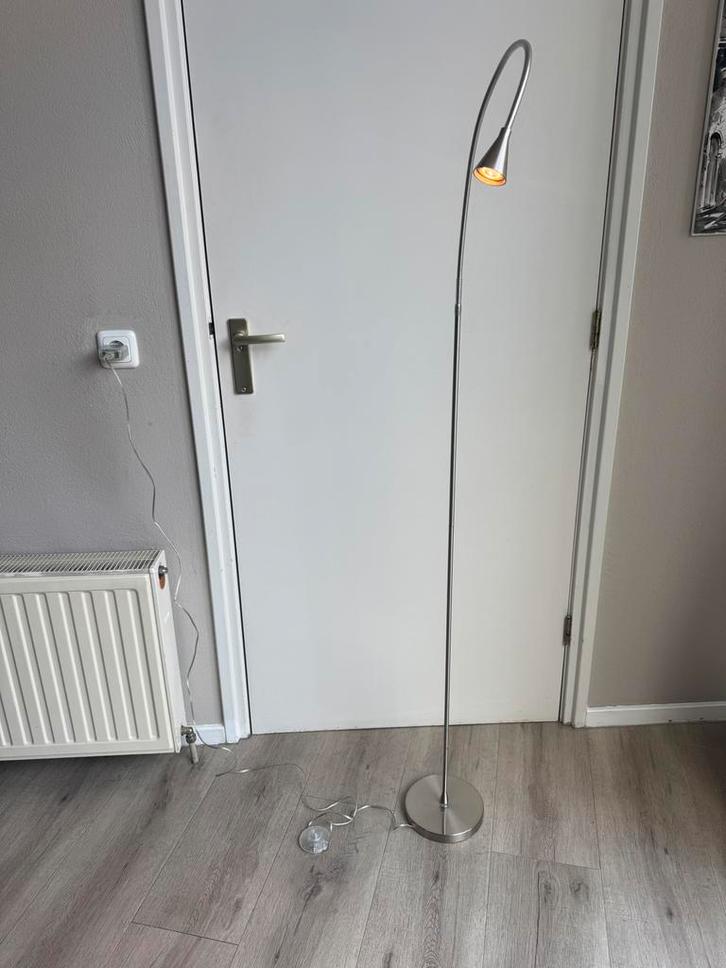 Ikea Staande LED Lamp - Flexibele Hals, Huis en Inrichting, Lampen | Vloerlampen, Zo goed als nieuw, 100 tot 150 cm, Metaal, Ophalen of Verzenden