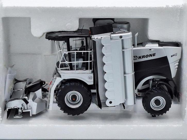 Krone Big M 450 Black Edition, Hobby en Vrije tijd, Modelauto's | 1:32, Nieuw, Tractor of Landbouw, Ophalen of Verzenden