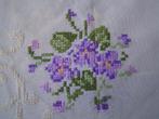handgeborduurd tafelkleed viooltjes nr NN 775, Verzenden, Zo goed als nieuw, Vierkant, Binnen