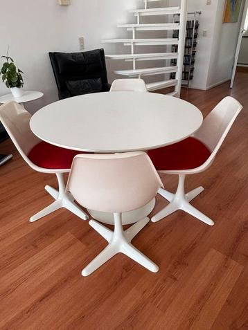 Vintage tulip eettafel en stoelen Arkana Maurice Burk beschikbaar voor biedingen