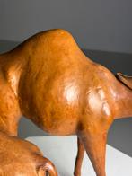 Set van 2 lederen dromedarissen, Ophalen, Zo goed als nieuw, Beeldje of Figuurtje