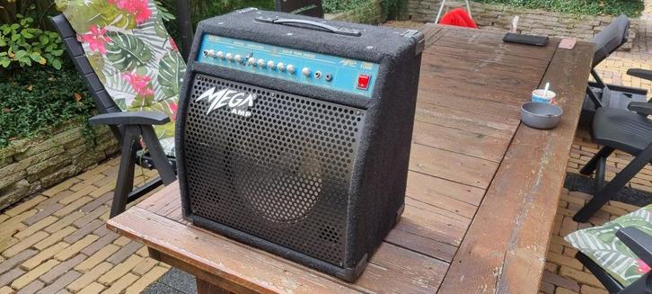 megatone T60R gitaarcombo 100W Bogey T60R  basscombo, Audio, Tv en Foto, Luidsprekers, Refurbished, Subwoofer, 120 watt of meer