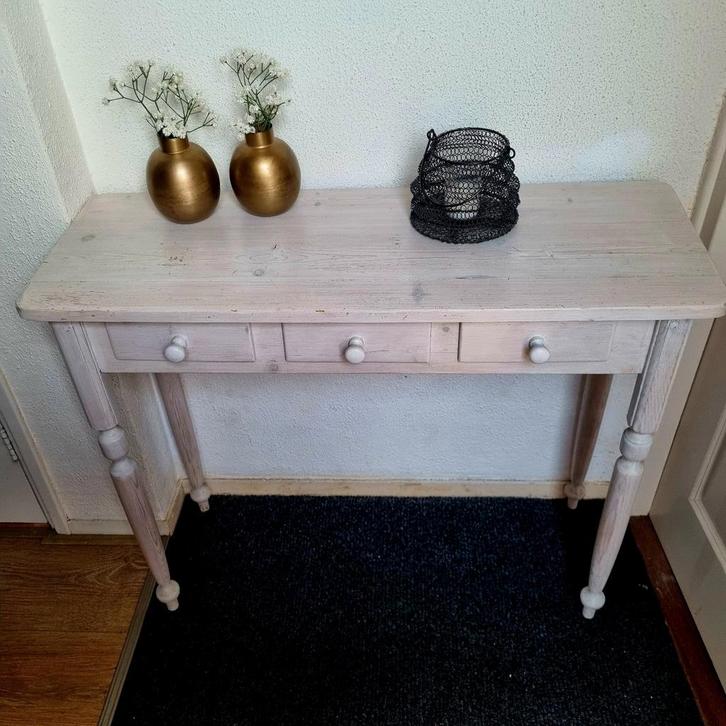Sidetable Whitewash met Gedraaide Poten, Antiek en Kunst, Antiek | Meubels | Tafels, Ophalen