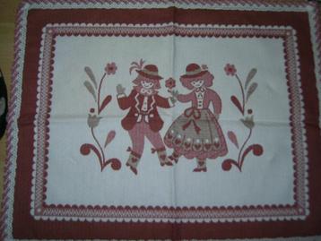 Mooi retro kleedje 2 kinderen. Austria. In perfecte staat. beschikbaar voor biedingen