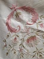 tafelkleed vierkant met geborduurde bloemen, Huis en Inrichting, Tafelkleden, Ophalen of Verzenden, 'T Olde Gre-j, Info@toldegrej.nl
