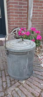 Zinken vuilnisbak, ouderwetse vuilnisemmer, Ophalen, Gebruikt