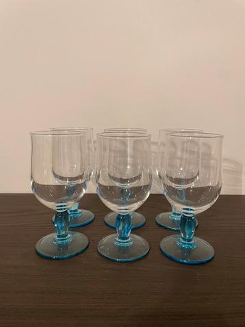 Set van 6 vintage wijnglazen, lichtblauwe poot - ARC FRANCE beschikbaar voor biedingen