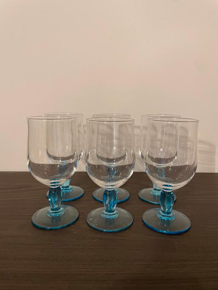 Set van 6 vintage wijnglazen, lichtblauwe poot - ARC FRANCE, Verzamelen, Glas en Borrelglaasjes, Zo goed als nieuw, Overige typen