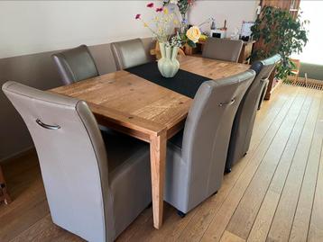 Ruime uittrekbare eikenhouten eettafel, een koopje beschikbaar voor biedingen