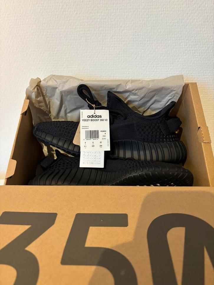 Yeezy 350 Onyx Maat 42, Kleding | Heren, Schoenen, Nieuw, Zwart, Ophalen of Verzenden