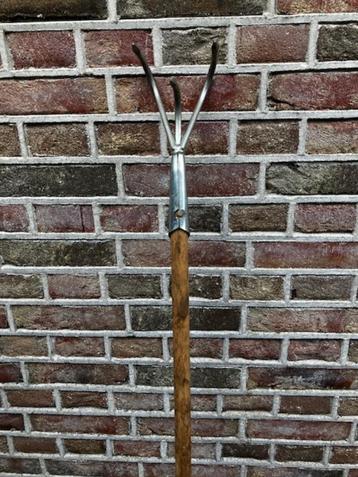 driepoot hark beschikbaar voor biedingen