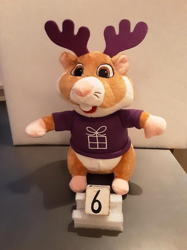 Albert heijn hamster knuffel met gewei paars trui kadootje, Kinderen en Baby's, Speelgoed | Knuffels en Pluche, Zo goed als nieuw