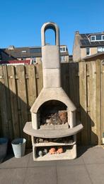 Betonnen BBQ schoon en in een goede staat, Tuin en Terras, Houtskoolbarbecues, Ophalen of Verzenden, Zo goed als nieuw