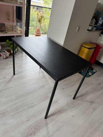 Eettafel beschikbaar voor biedingen