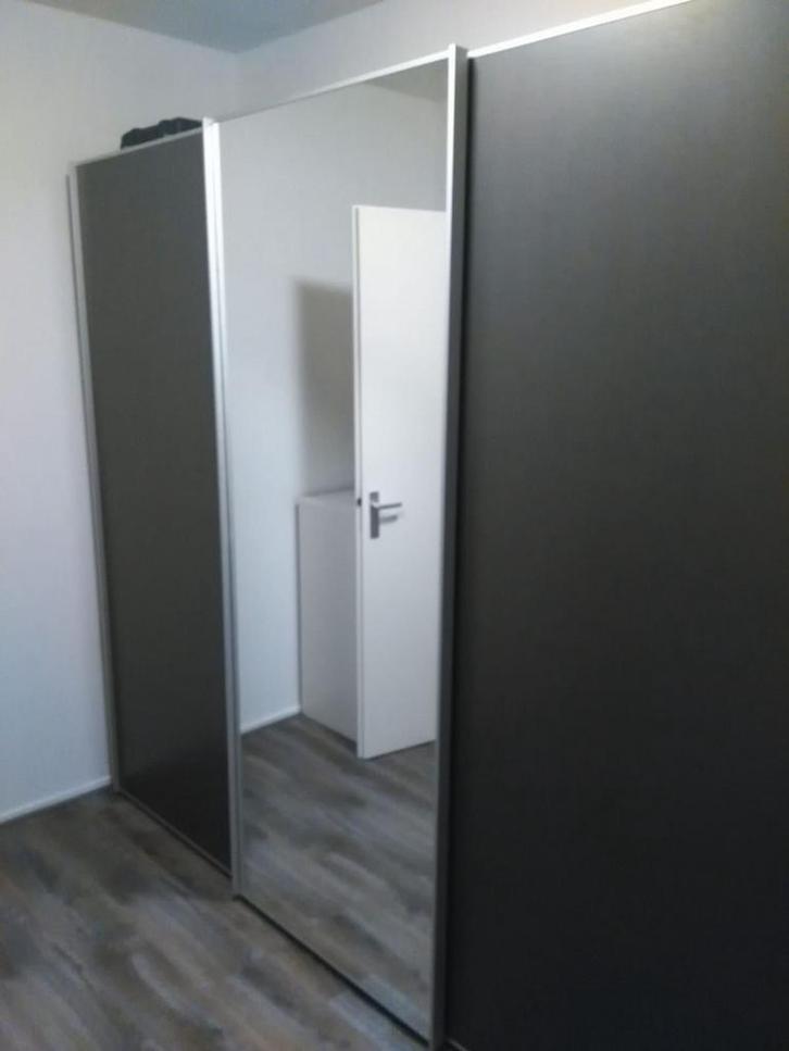 Schuifdeuren kast, Huis en Inrichting, Kasten | Kledingkasten, Zo goed als nieuw, 25 tot 50 cm, Ophalen