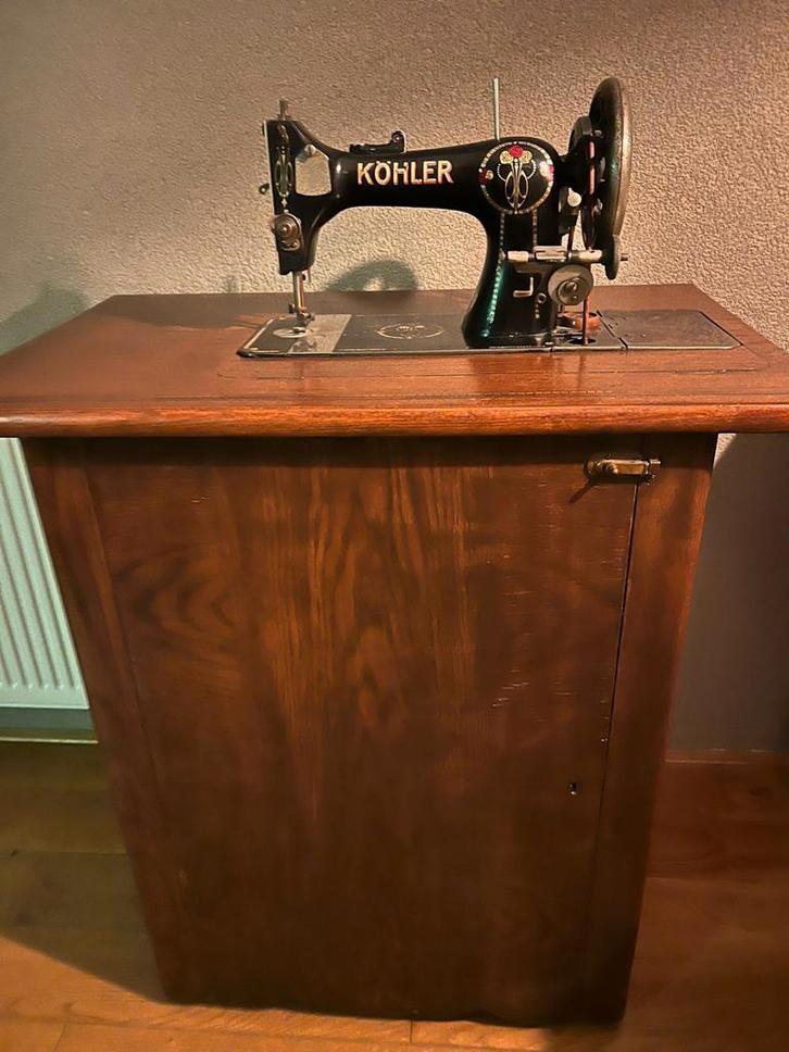 Antieke Kohler Naaimachine met Kast, Antiek en Kunst, Antiek | Naaimachines, Ophalen