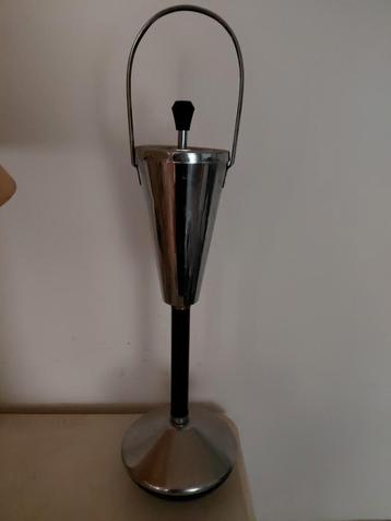 Vintage Metalen Asbak beschikbaar voor biedingen