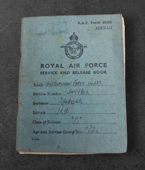 British Royal Airforce Service and Release book named (2, Verzamelen, Militaria | Algemeen, Luchtmacht, Boek of Tijdschrift, Engeland