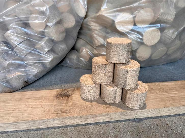 Briketten eiken kachelhout en aanmaakhout, Tuin en Terras, Haardhout, Blokken, Eikenhout, 6 m³ of meer, Ophalen