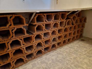 Wijnrek 2 meter van uniek materiaal  beschikbaar voor biedingen