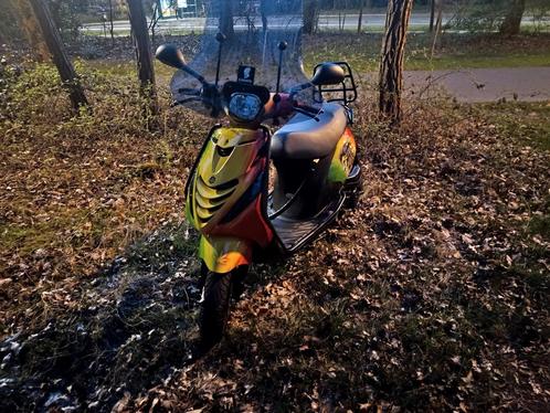 piaggio zip, Fietsen en Brommers, Scooters | Piaggio, Zo goed als nieuw, Zip, Ophalen