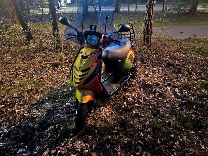 piaggio zip, Fietsen en Brommers, Scooters | Piaggio, Zo goed als nieuw, Zip, Ophalen