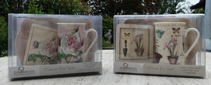 Creative Tops Gift Set : Mok + Coaster op Dienblad Kado Tip, Huis en Inrichting, Keuken | Servies, Nieuw, Bord(en), Wedgwood, Porselein