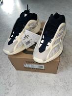 Adidas Yeezy 700 V3 Azael Maat 42 US8.5 - Nieuw, Kleding | Heren, Schoenen, Ophalen of Verzenden, Nieuw, Overige kleuren, Sneakers of Gympen