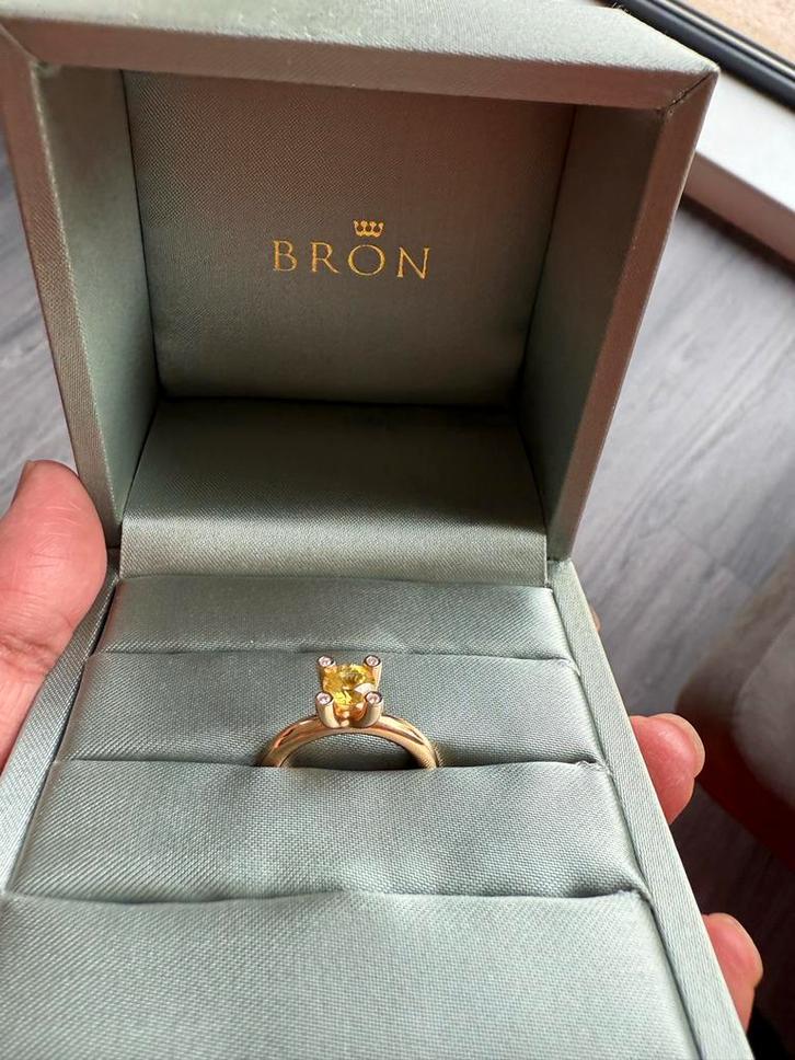 BRON, Sieraden, Tassen en Uiterlijk, Ringen, Zo goed als nieuw, Dame, 17 tot 18, Goud, Goud, Met edelsteen, Ophalen of Verzenden