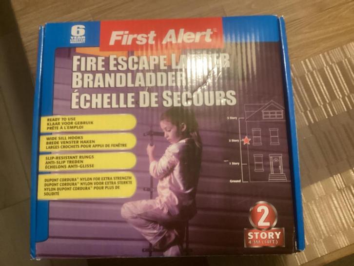 Te koop: First Alarm Brandladder, Doe-het-zelf en Verbouw, Ladders en Trappen, Zo goed als nieuw, Ladder, 4 meter of meer, Opvouwbaar of Inschuifbaar