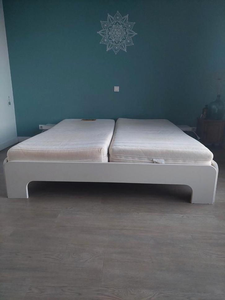 Gratis bed / bedframe 180x200 wit, Huis en Inrichting, Slaapkamer | Boxsprings, Gebruikt, 180 cm, Tweepersoons, Wit, Ophalen of Verzenden