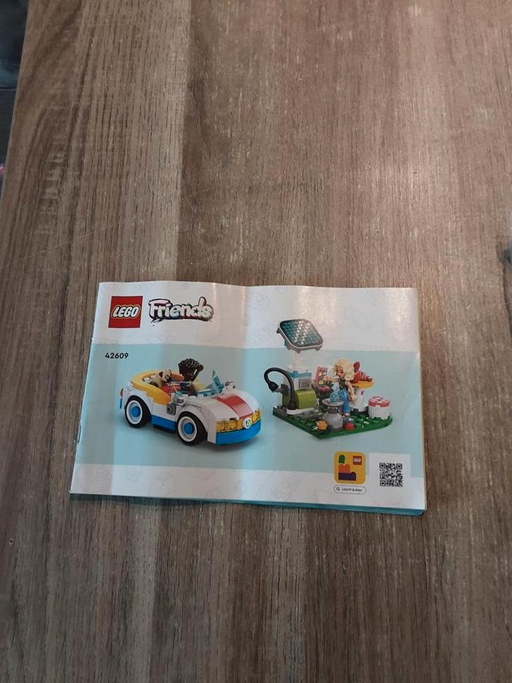 Lego friends 42609 electrische automatisch oplaadpunt, Kinderen en Baby's, Speelgoed | Bouwstenen, Zo goed als nieuw, Ophalen of Verzenden