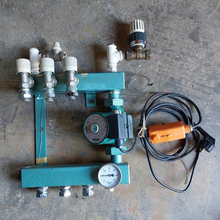 vloerverwarming verdeler 3 groeps, compleet, Doe-het-zelf en Verbouw, Verwarming en Radiatoren, Zo goed als nieuw, Overige typen