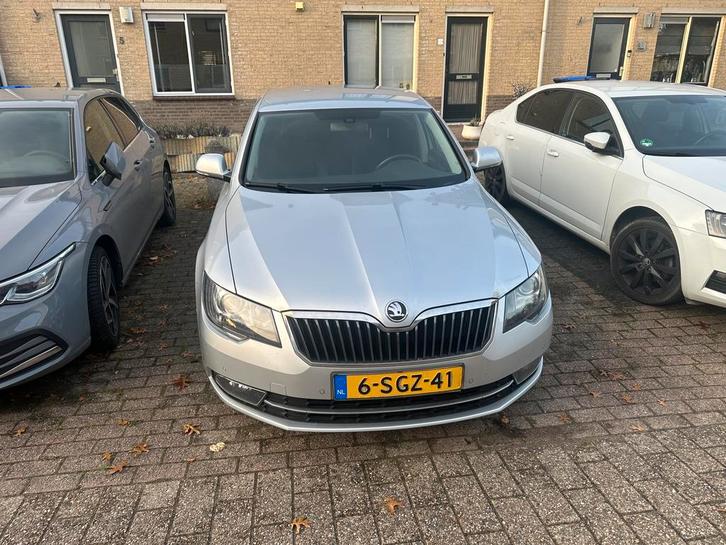 Skoda Superb, Auto's, Skoda, Particulier, Benzine, B, Hatchback, Handgeschakeld, Origineel Nederlands, Zilver of Grijs, Voorwielaandrijving