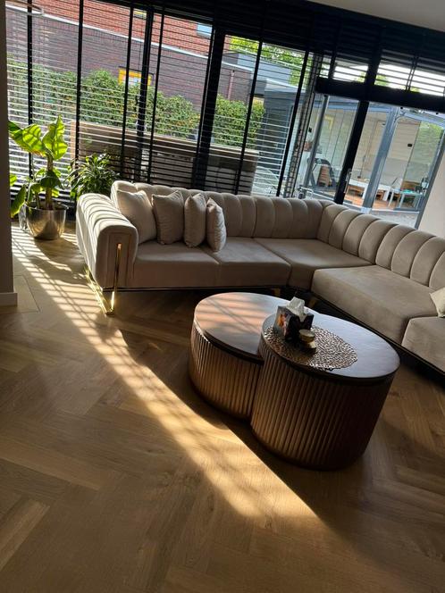 Salontafels rond pilaar walnoot, Huis en Inrichting, Tafels | Salontafels, Zo goed als nieuw, Minder dan 50 cm, 50 tot 100 cm