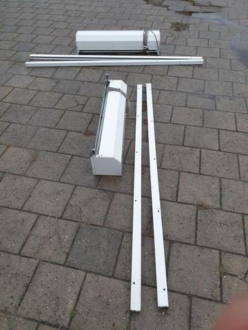 Wit deur rolluik  handbediend   110 breed x 245 hoog beschikbaar voor biedingen