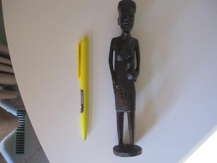 Uit Afrika ? Vrouw draagt kruik v hout houtsnijwerk, Antiek en Kunst, Kunst | Niet-Westerse kunst, Ophalen of Verzenden