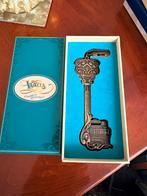 Disney limited walts restaurant key / sleutel, Verzamelen, Disney, Ophalen of Verzenden, Overige figuren, Zo goed als nieuw, Beeldje of Figuurtje