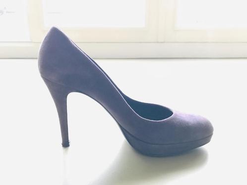 Martina Novelli paars suede pumps 38,5/39, Kleding | Dames, Schoenen, Zo goed als nieuw, Pumps, Overige kleuren, Ophalen of Verzenden